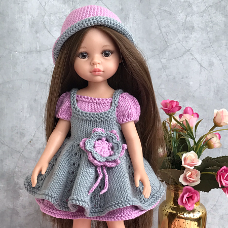 3-в-1: Вязанный комплект на куклу Paola Reina 33 см: Платье, сарафан и шляпка (серо-лимонный)